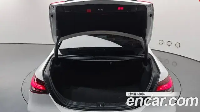 Mercedes-Benz E-Class 2020 — Фото 19/20