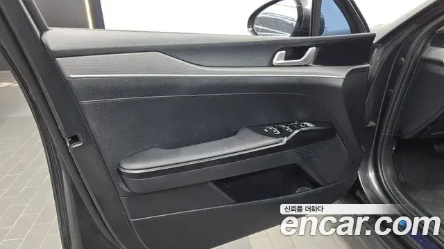 Kia K5 2023 — Photo 5/30