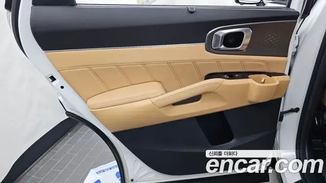 Kia Sorento 2022 — Photo 5/35