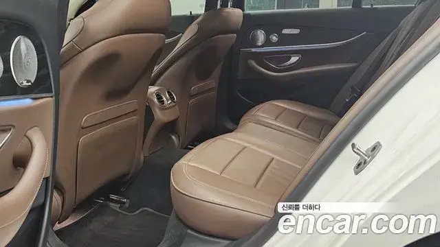 Mercedes-Benz E-Class 2019 — Фото 12/20