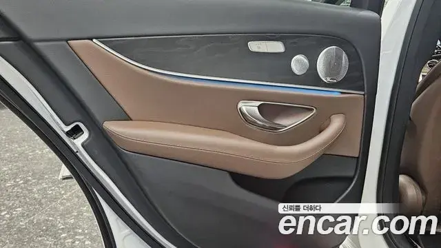 Mercedes-Benz E-Class 2019 — Фото 13/20