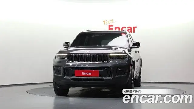 Jeep Grand Cherokee 2022 — Фото 3/20