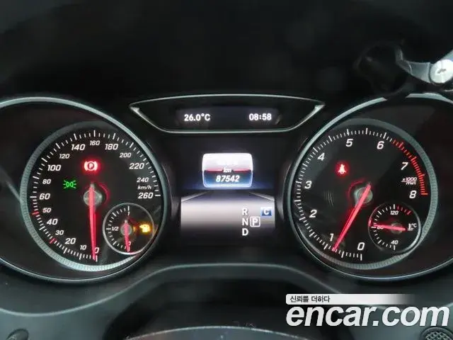 Mercedes-Benz GLA-Class 2019 — Фото 8/20