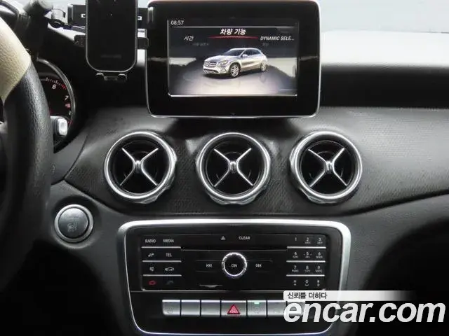 Mercedes-Benz GLA-Class 2019 — Фото 11/20