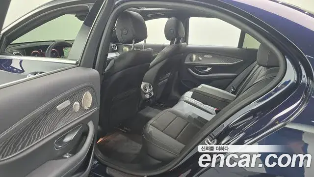 Mercedes-Benz E-Class 2022 — Фото 12/20