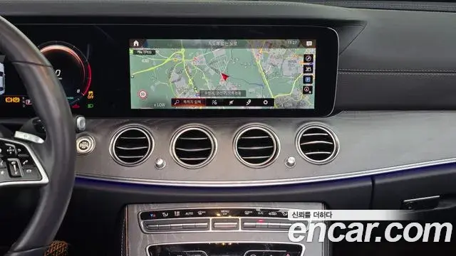Mercedes-Benz E-Class 2022 — Фото 13/20