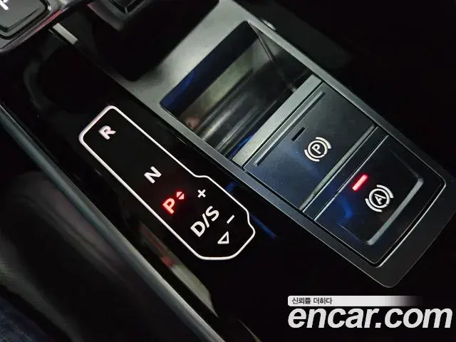 Audi A8 2021 — Фото 5/8