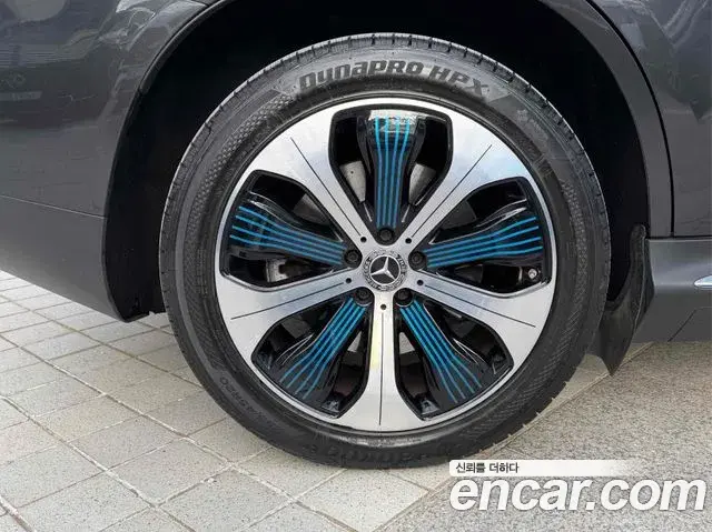 Mercedes-Benz EQC 2020 — ფოტო 9/20