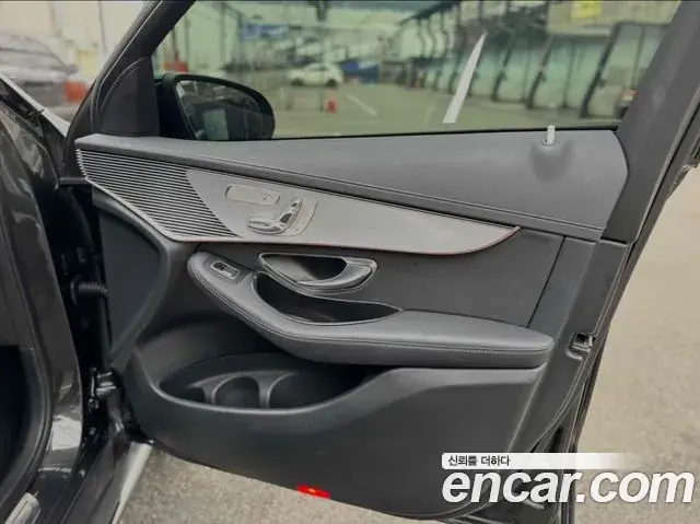 Mercedes-Benz EQC 2020 — ფოტო 10/20
