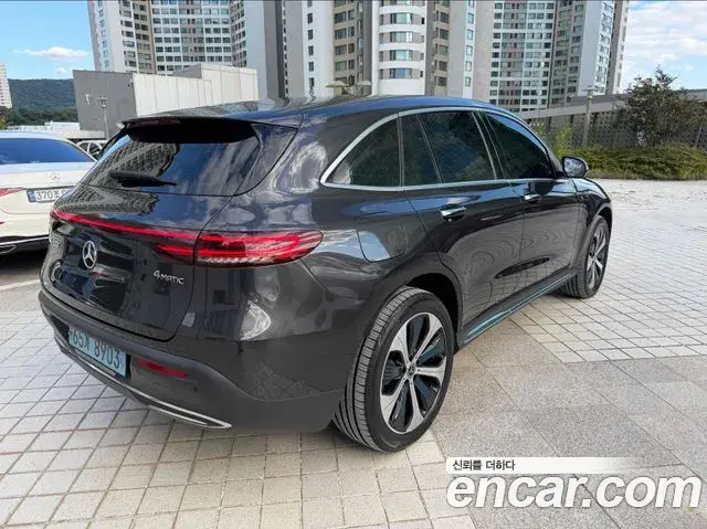 Mercedes-Benz EQC 2020 — ფოტო 1/20