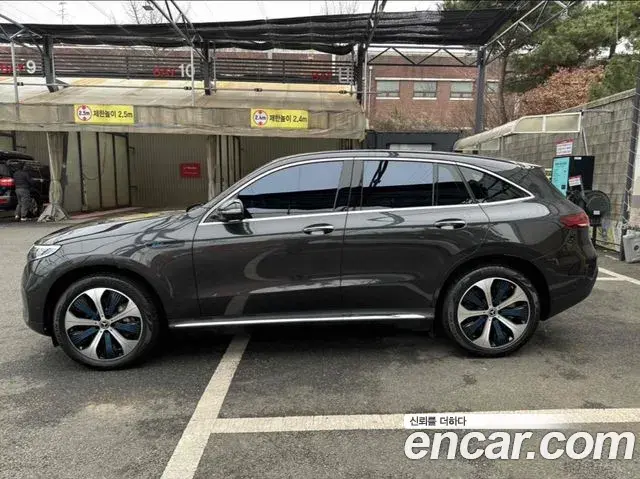 Mercedes-Benz EQC 2020 — ფოტო 16/20