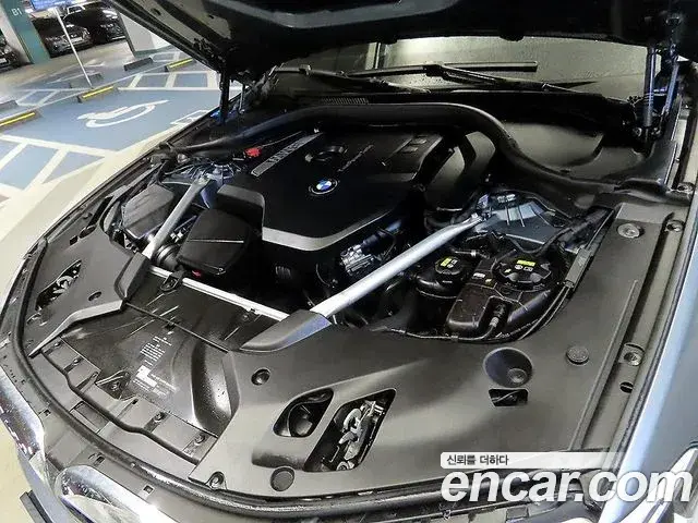 BMW 5 Series 2018 — Фото 18/20