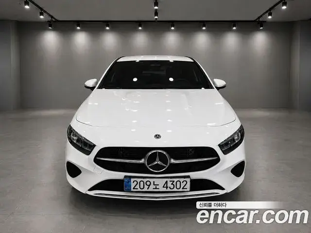 Mercedes-Benz A-Class 2025 — Фото 3/15