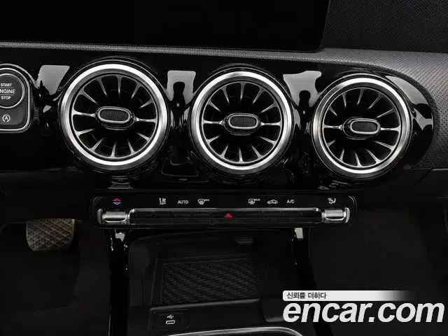 Mercedes-Benz A-Class 2025 — Фото 10/15