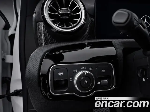 Mercedes-Benz A-Class 2025 — Фото 12/15