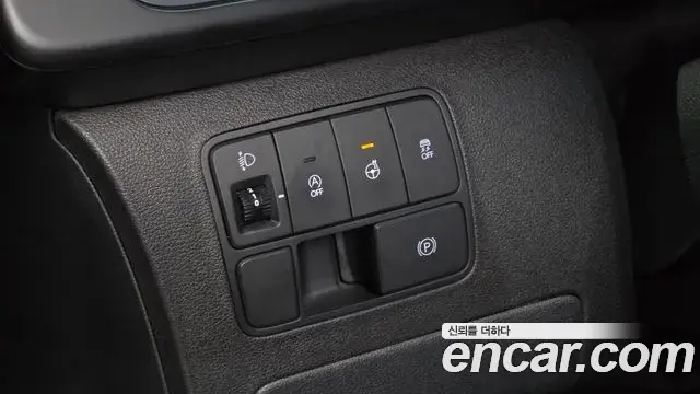 Hyundai Staria 2023 — Фото 15/20