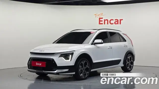 Kia Niro 2022 — Фото 1/20