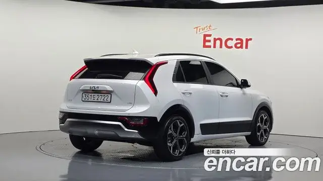 Kia Niro 2022 — Фото 2/20