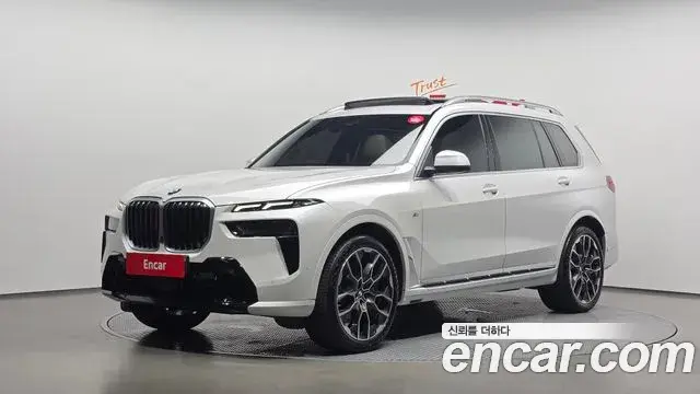 BMW X7 2024 — Фото 1/20