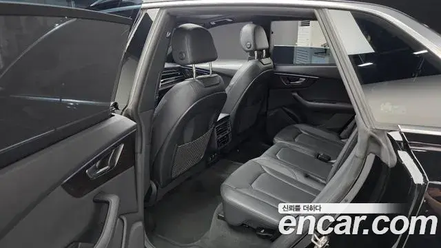 Audi Q7 2023 — Фото 11/20