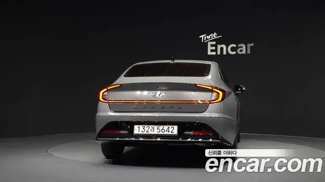 Hyundai Sonata 2022 — Фото 4/20