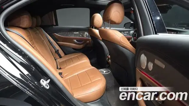 Mercedes-Benz E-Class 2021 — Фото 12/20