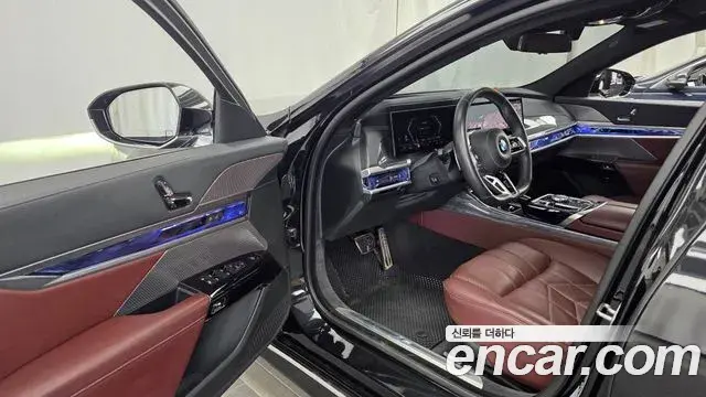 BMW 7 Series 2024 — Фото 10/20