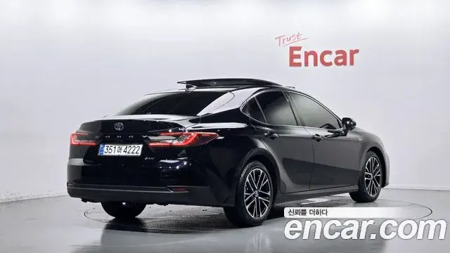 Toyota Camry 2025 — Şəkil 1/31