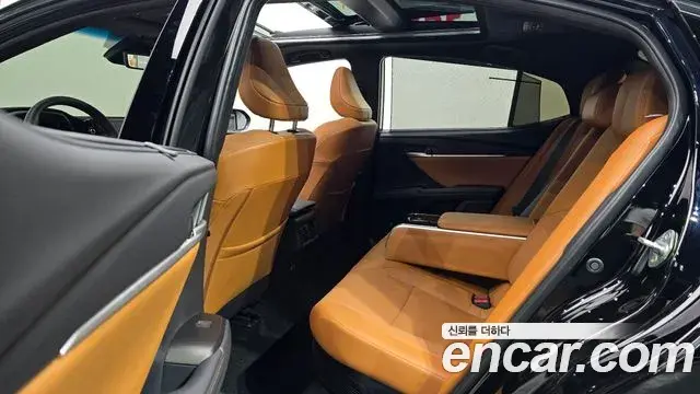 Toyota Camry 2025 — Şəkil 16/31