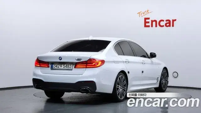BMW 5 Series 2020 — Фото 2/20