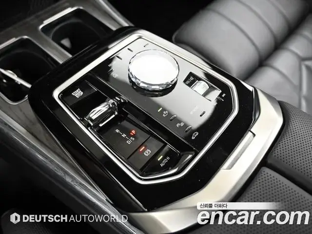 BMW 7 Series 2025 — Фото 8/20