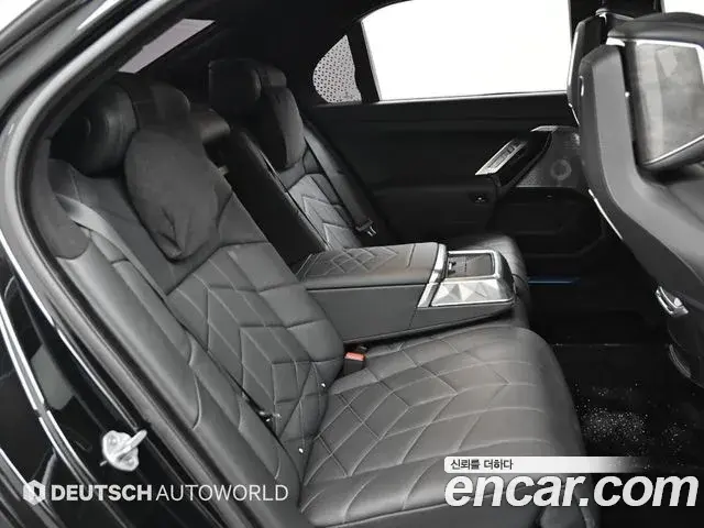BMW 7 Series 2025 — Фото 12/20