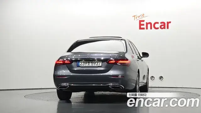 Mercedes-Benz E-Class 2021 — Фото 4/20
