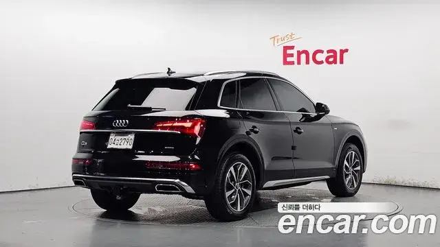 Audi Q5 2023 — Фото 2/20