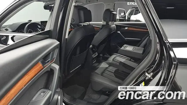 Audi Q5 2023 — Фото 12/20
