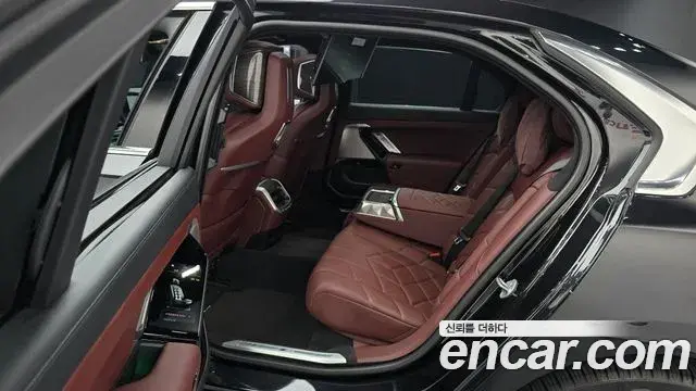 BMW 7 Series 2022 — Фото 12/20