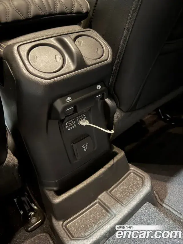 Jeep Wrangler 2023 — Фото 13/20
