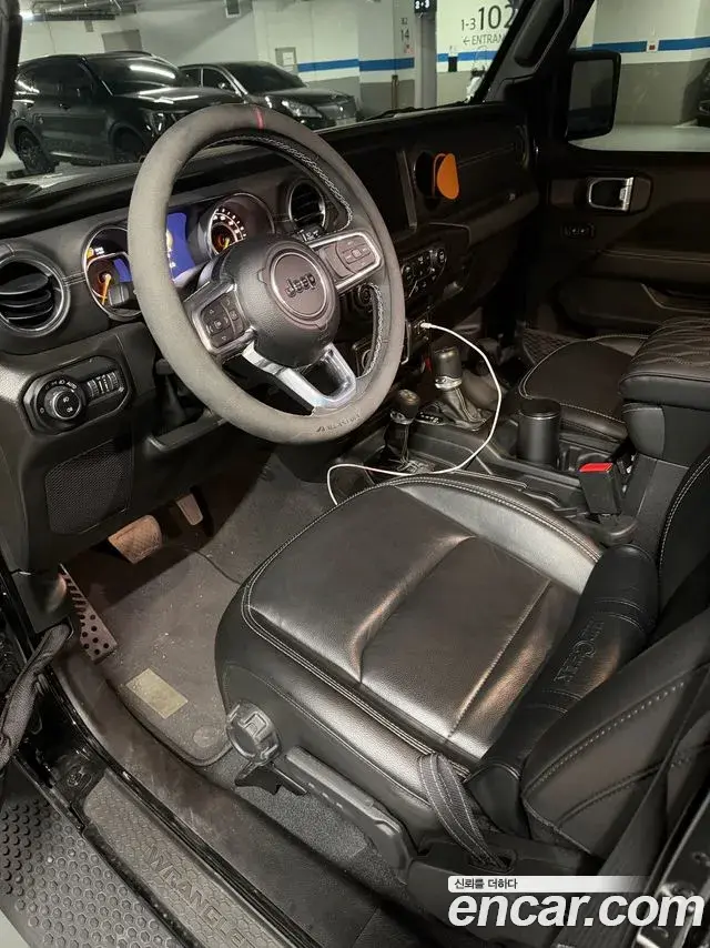 Jeep Wrangler 2023 — Фото 17/20