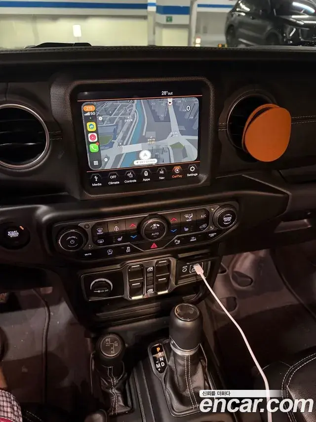 Jeep Wrangler 2023 — Фото 18/20