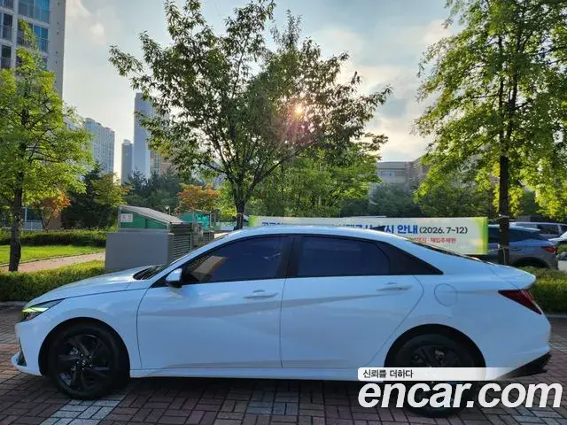 Hyundai Avante 2022 — Фото 1/18