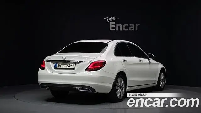 Mercedes-Benz C-Class 2019 — Фото 2/20