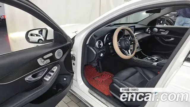 Mercedes-Benz C-Class 2019 — Фото 10/20