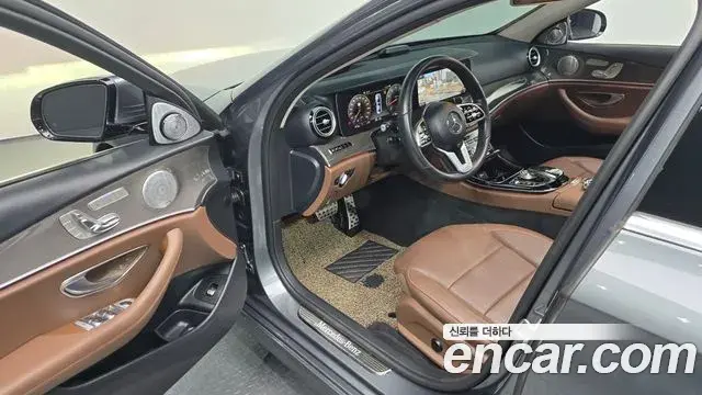 Mercedes-Benz E-Class 2020 — Фото 10/20