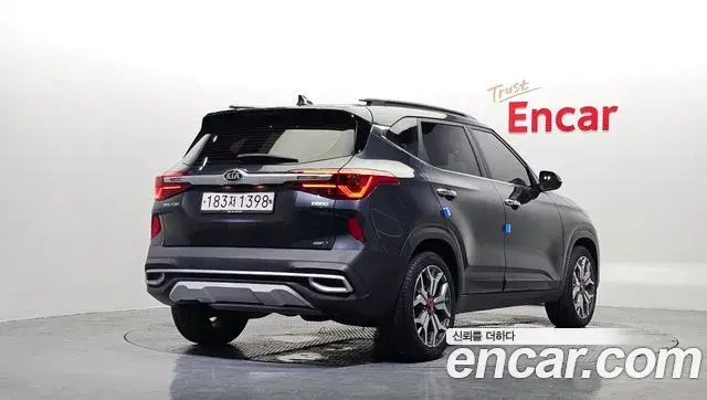 Kia Seltos 2020 — Фото 2/20