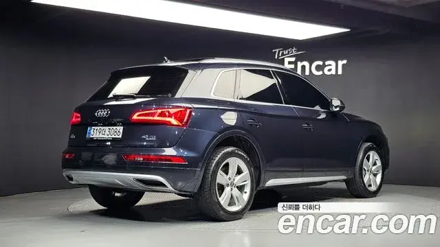 Audi Q5 2020 — Фото 2/20