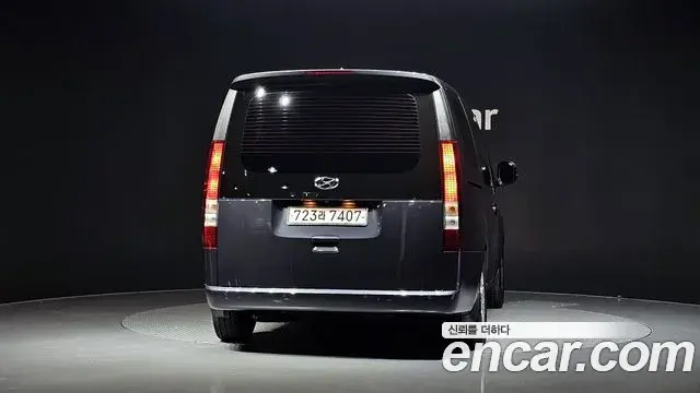 Hyundai Staria 2023 — Фото 4/20