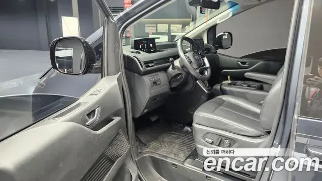 Hyundai Staria 2023 — Фото 10/20