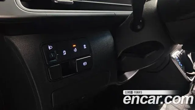 Hyundai Staria 2023 — Фото 17/20