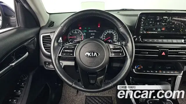 Kia Seltos 2019 — Фото 13/20