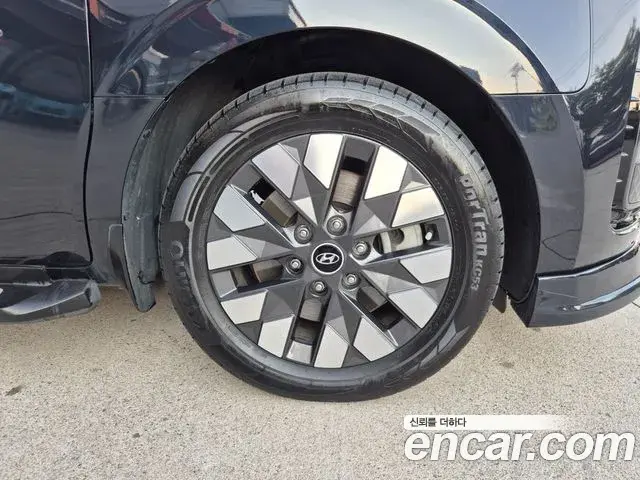 Hyundai Staria 2024 — Фото 4/20